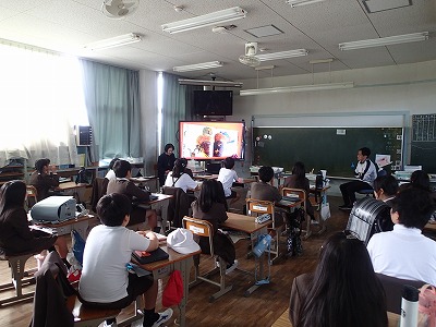 ３・４年 しろくまちゃん読み聞かせ