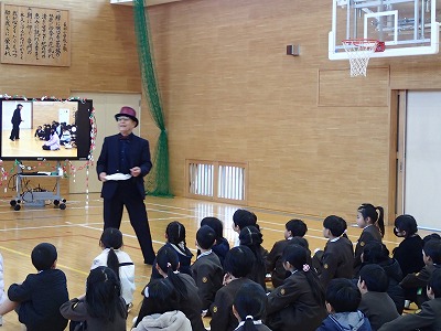 クリスマス集会（マジックショー）