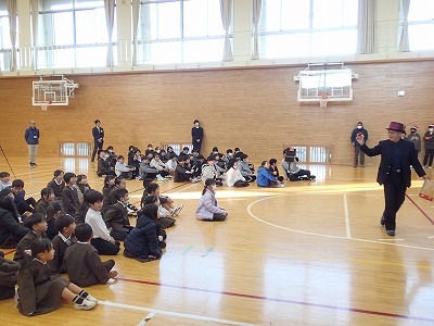 クリスマス集会（マジックショー）