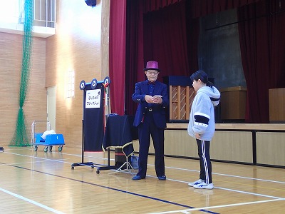 クリスマス集会（マジックショー）