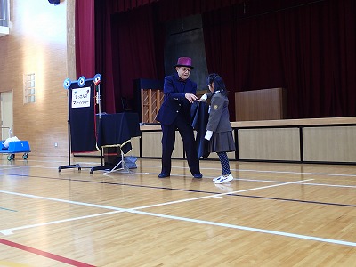 クリスマス集会（マジックショー）