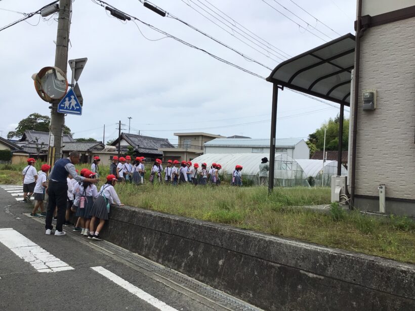 学校まわりのたんけん　１ねんせい