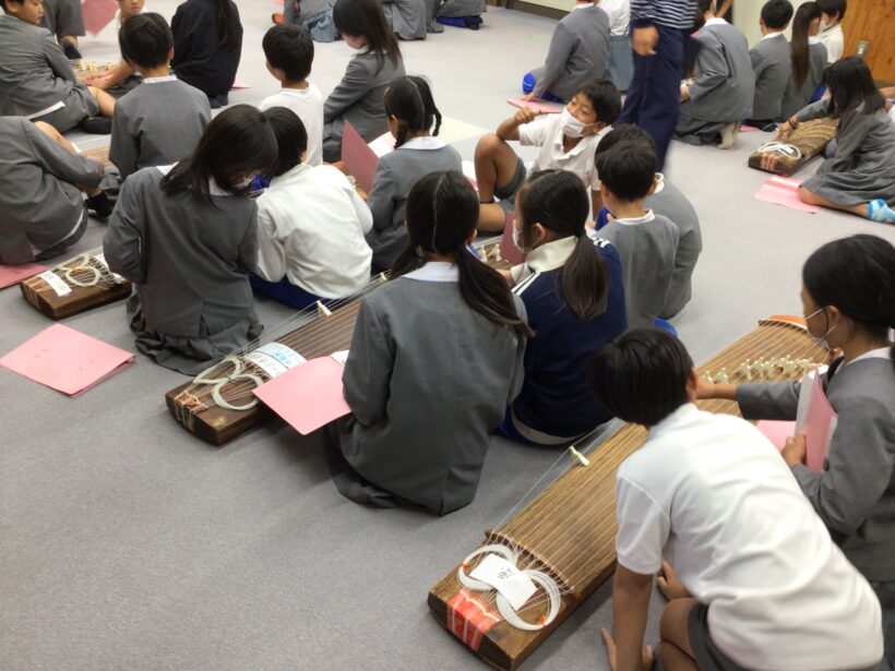 琴体験　(４年生)