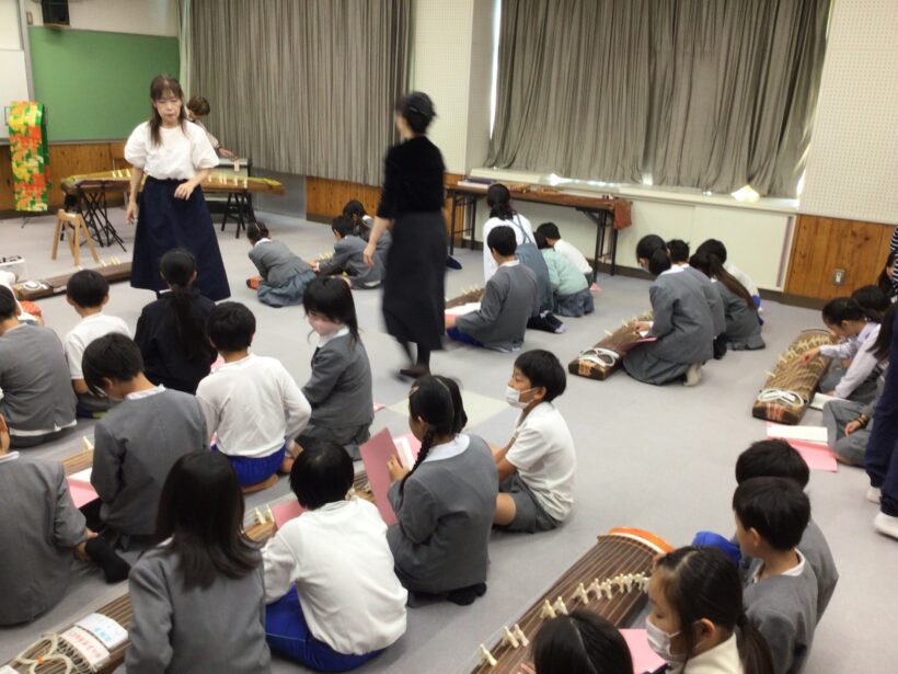 琴体験　(４年生)