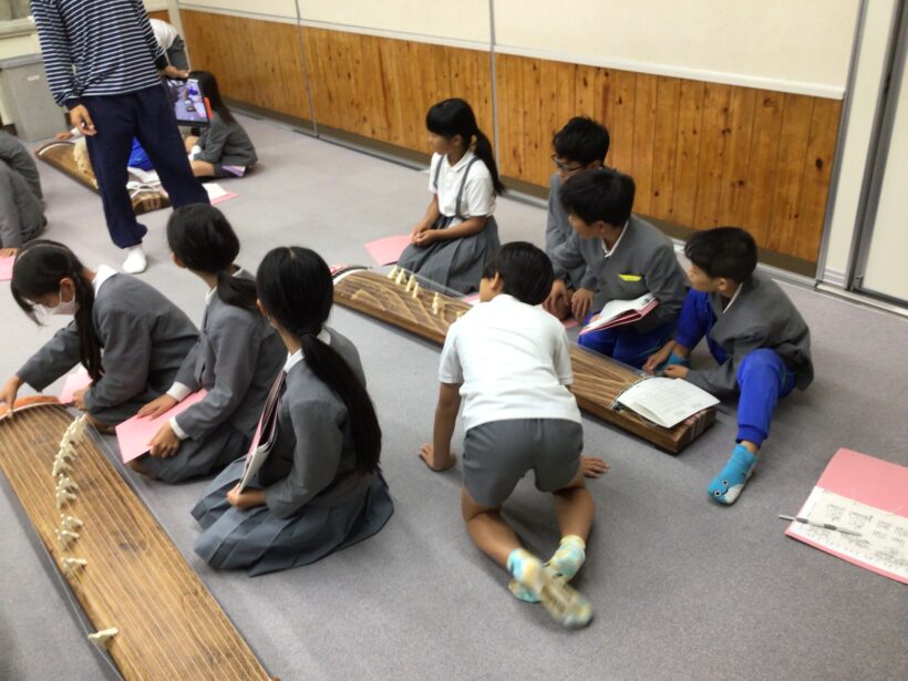 琴体験　(４年生)