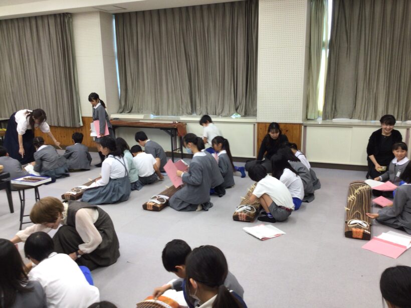 琴体験　(４年生)