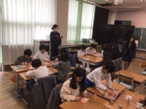 貴志川高校のお兄さんお姉さんによる読み聞かせ（２年生）