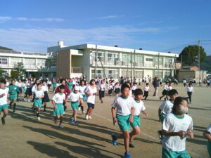 朝の５分間走が始まりました
