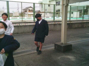 学校かくれんぼ