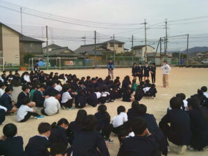 学校かくれんぼ