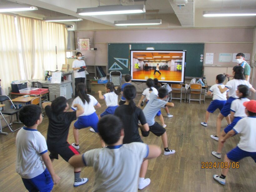 運動会の練習（全校ダンス）