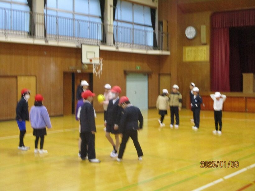 ３学期最初の「朝の全校あそび」