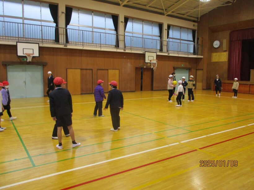 ３学期最初の「朝の全校あそび」