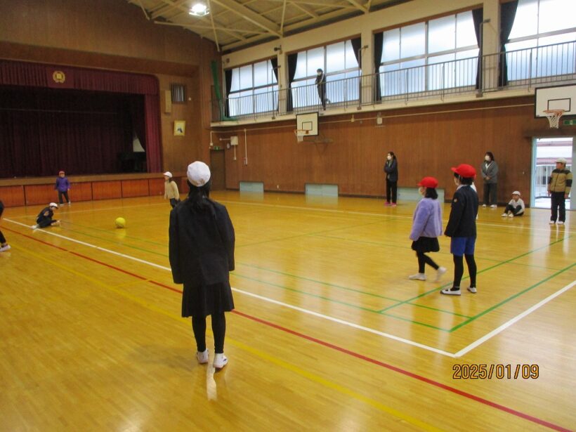 ３学期最初の「朝の全校あそび」