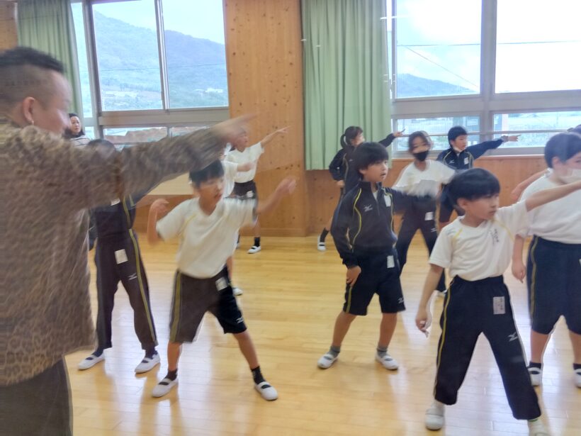 having funダンス体験教室（１・２年）
