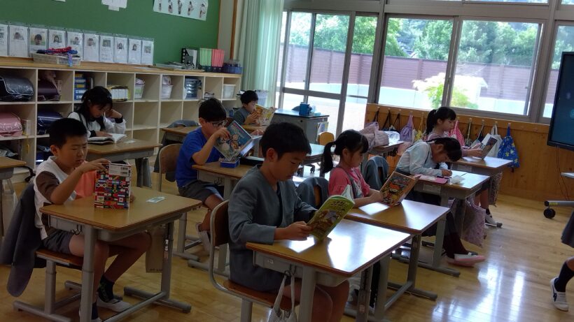 読み聞かせ(2年生)