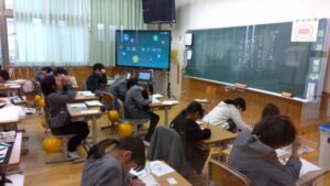 書き初め競書会、頑張っています！