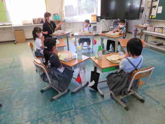 教育実習生と荒川中学校職場体験生
