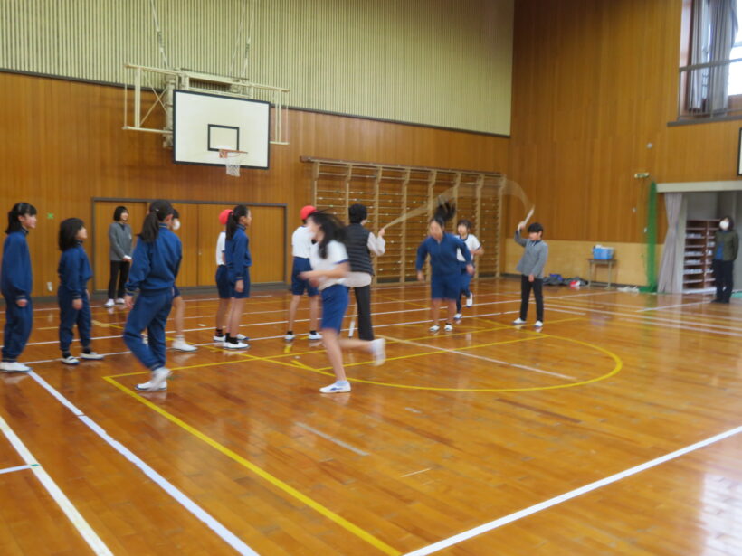 朝トレ（大縄跳び）