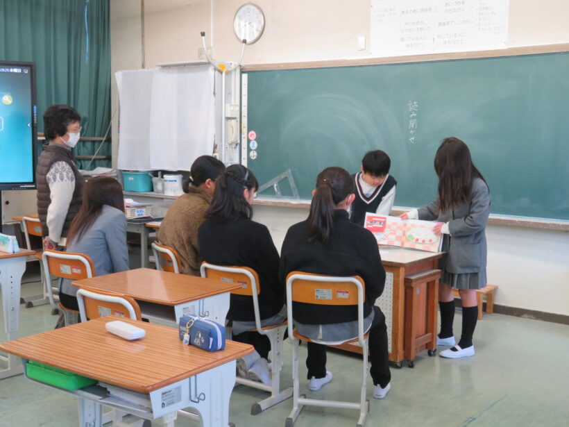 図書委員の読み聞かせ