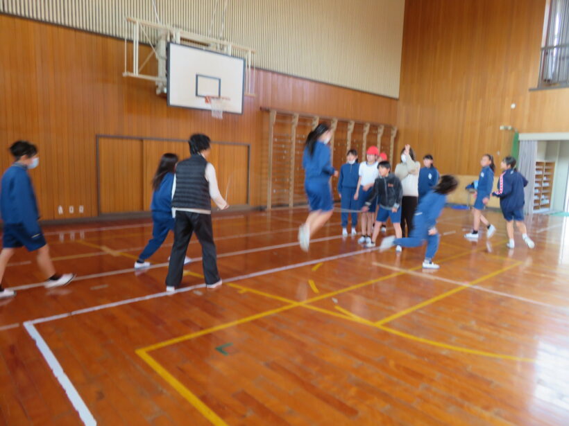 チャレンジランキングみんなで８の字跳び