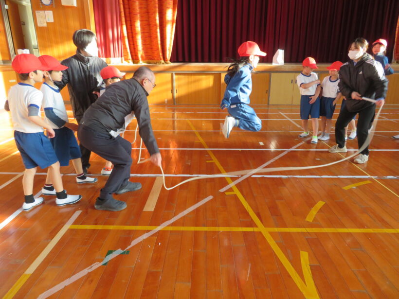 チャレンジランキングみんなで８の字跳び