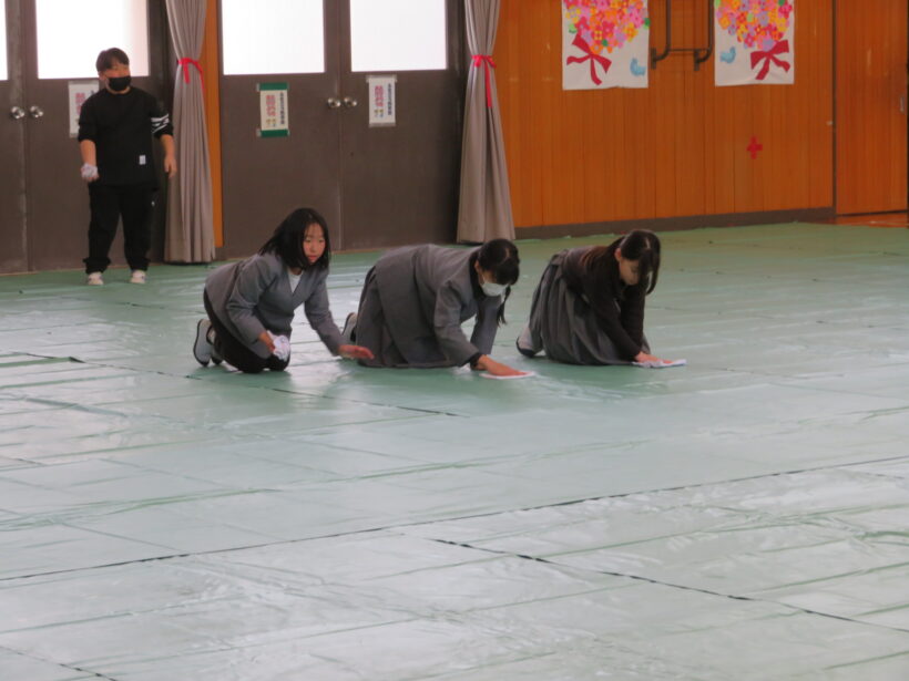 卒業式会場準備